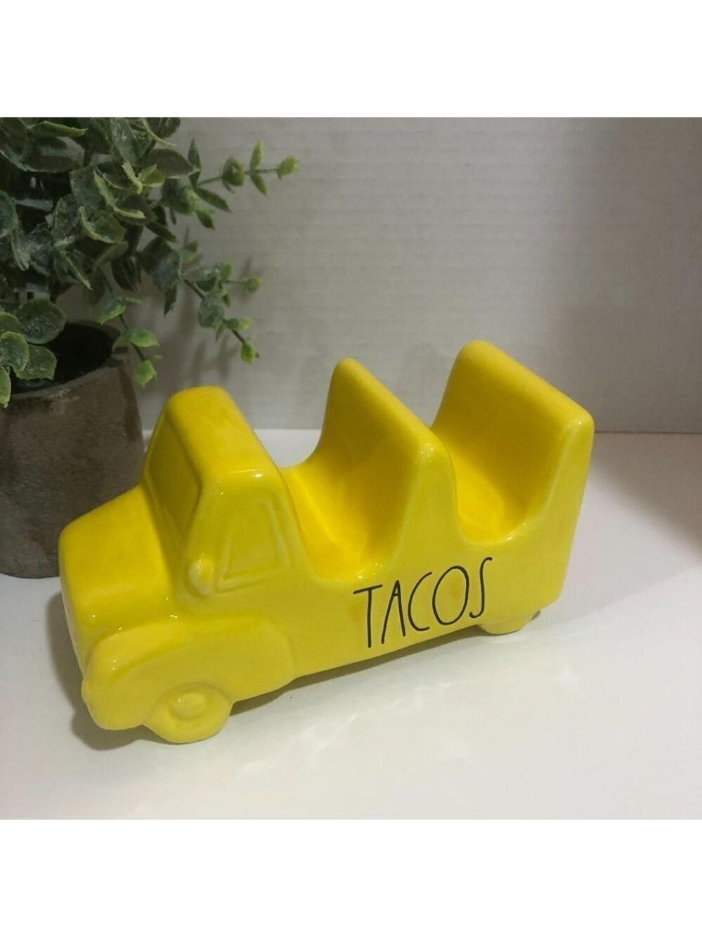 Nwt PRICE FIRM Rae Dunn “taco truck” taco holder